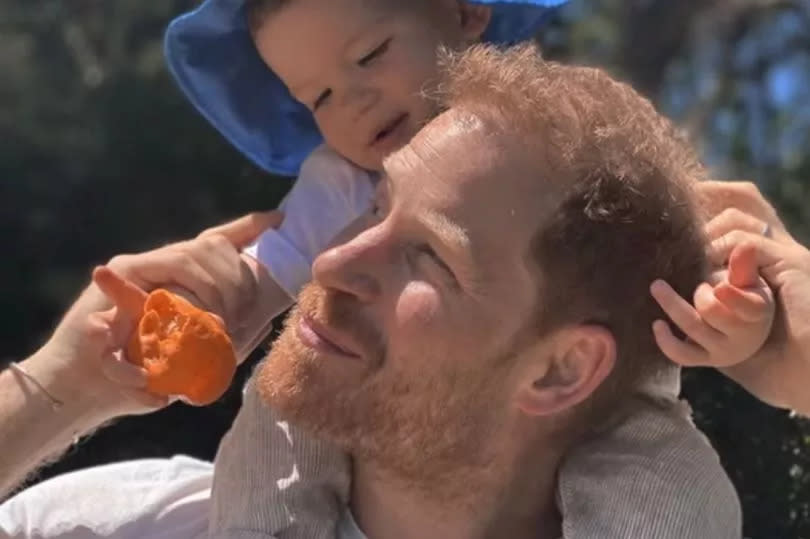 Archie Hitching a Ride on his Dad Prince Harry’s Shoulders