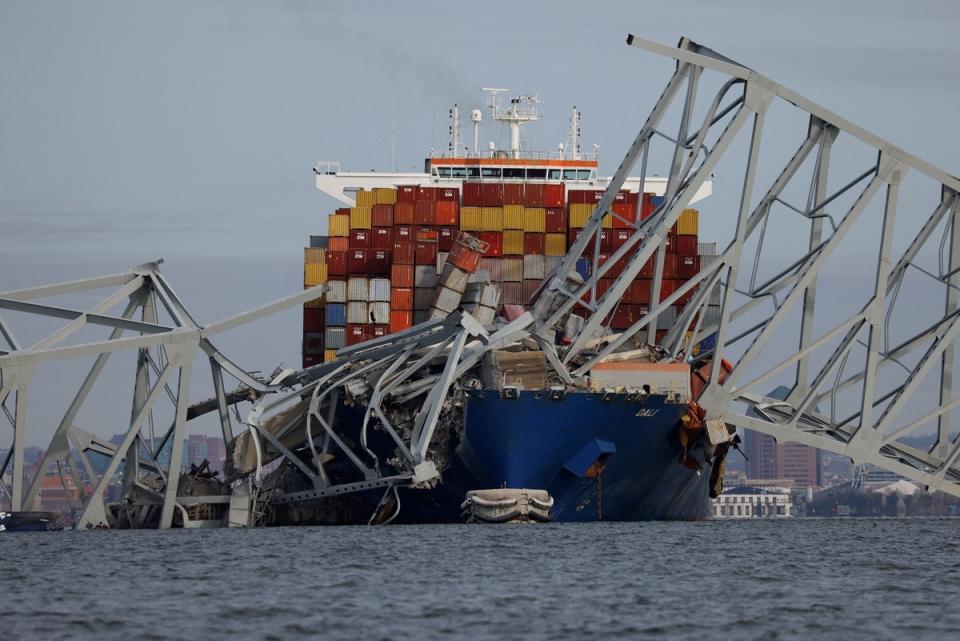 丹麥航運巨頭馬士基（Maersk）稍早證實，撞斷巴爾的摩大橋的貨櫃船達利號隻是他們所承租。   圖：達志影像／路透社