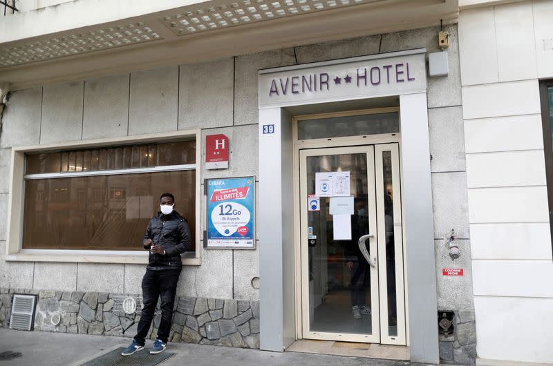 La entrada del Hotel Avenir Montmartre, París