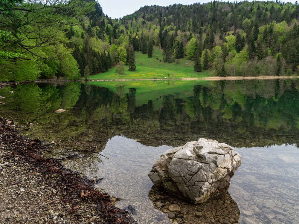 Im Alatsee soll Gold der Deutschen Reichsbank liegen. (Bild: Artem Tkachuk/Shutterstock.com)