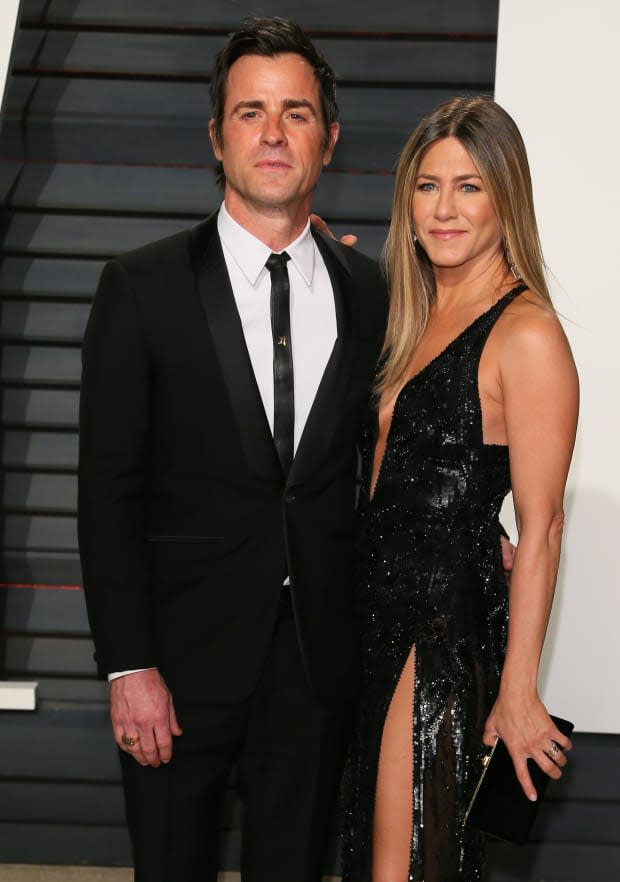 Jennifer Aniston and Justin Theroux attend the 2017 Vanity Fair Oscar Party<p><a href="https://www.gettyimages.com/detail/691304646" rel="nofollow noopener" target="_blank" data-ylk="slk:JB Lacroix/Getty Images;elm:context_link;itc:0;sec:content-canvas" class="link ">JB Lacroix/Getty Images</a></p>