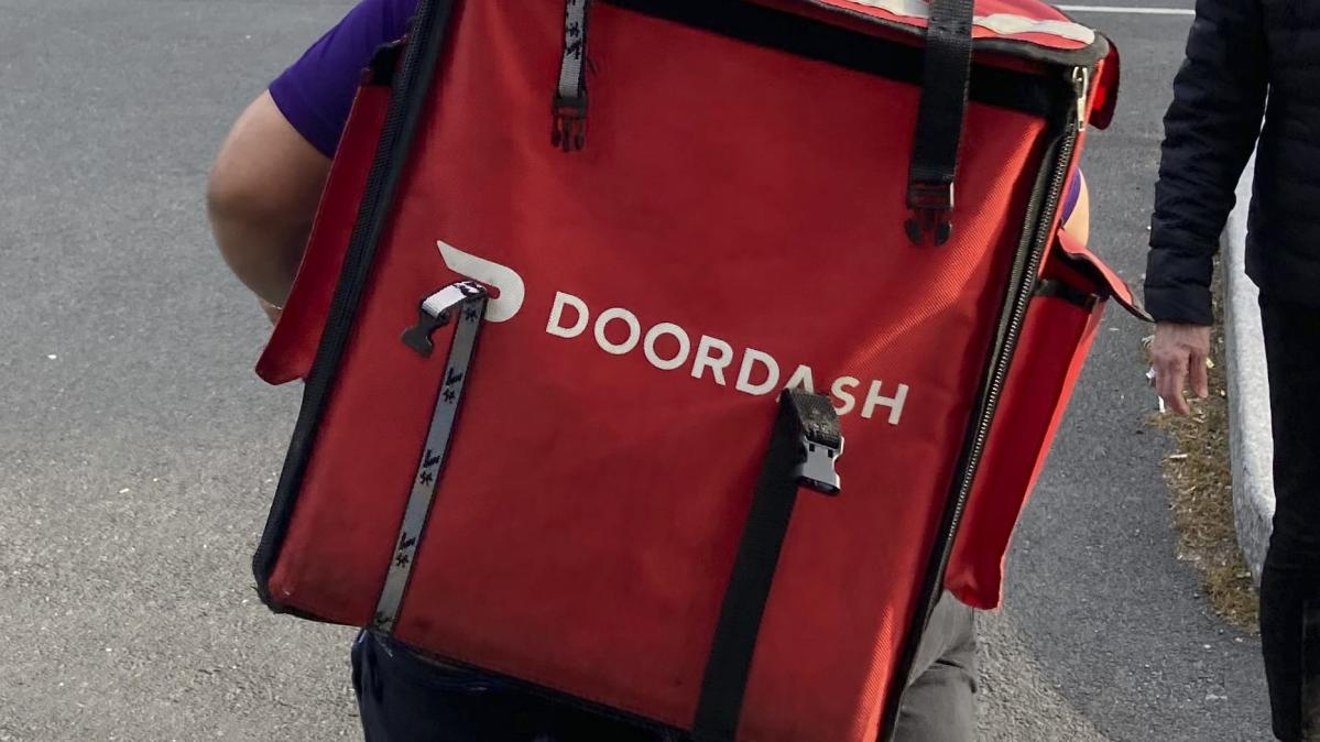 DoorDash stock plummets due to concerns over lackluster 2024 order growth