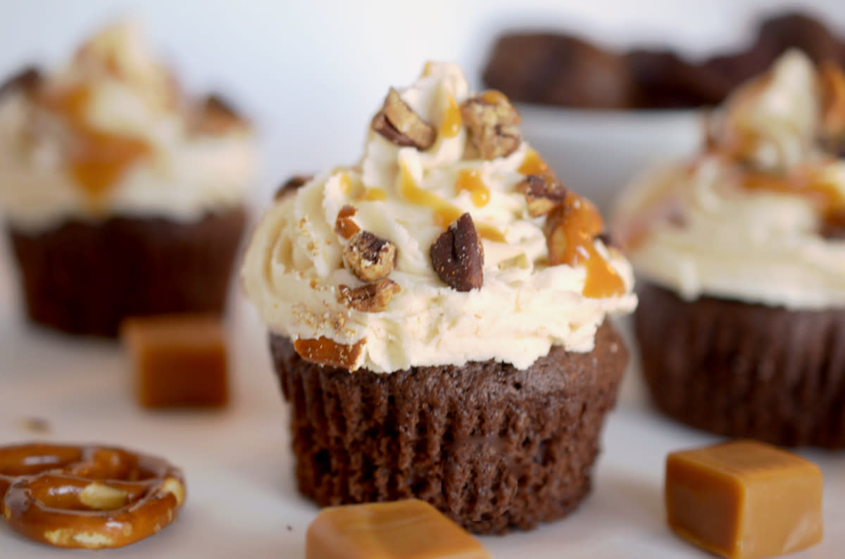 <p>Platter Talk</p><p>These chocolatey caramel-drenched cupcakes are worthy of any special party and are a perfect fit for graduation this year.</p><p><strong>Get the recipe: <a href="http://www.plattertalk.com/sky-high-salted-caramel-chocolate-cupcakes/" rel="nofollow noopener" target="_blank" data-ylk="slk:Sky-High Salted Caramel Chocolate Cupcakes;elm:context_link;itc:0;sec:content-canvas" class="link rapid-noclick-resp">Sky-High Salted Caramel Chocolate Cupcakes</a></strong></p>