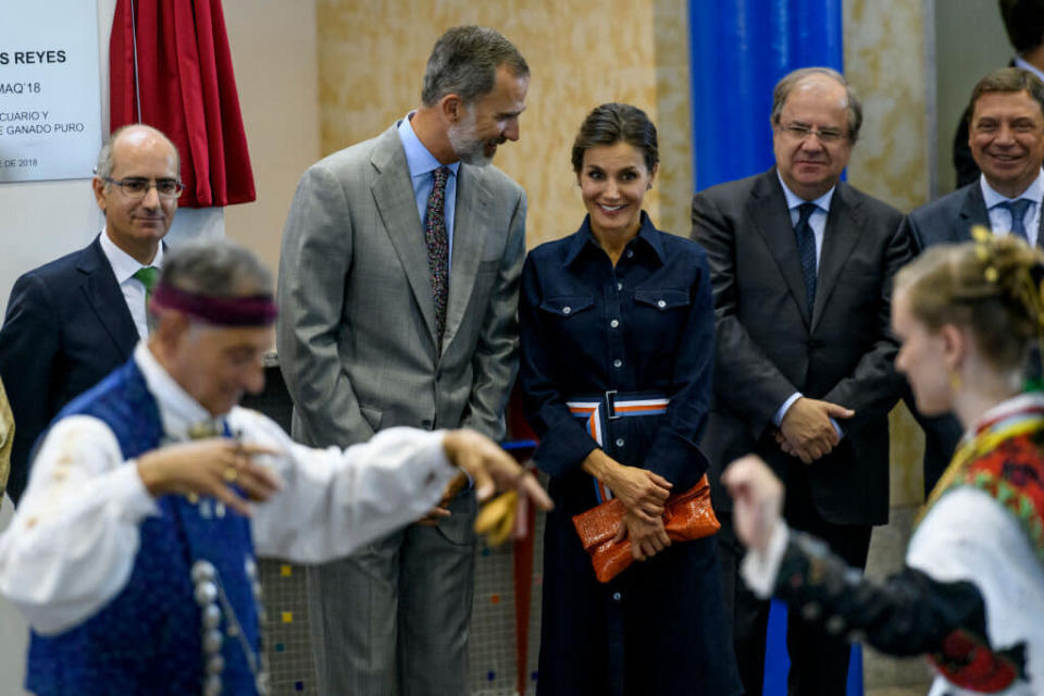 Letizia y este look denim de Hugo Boss se convierte en muñeca  (Photo by Juan Naharro Gimenez/Getty Images)