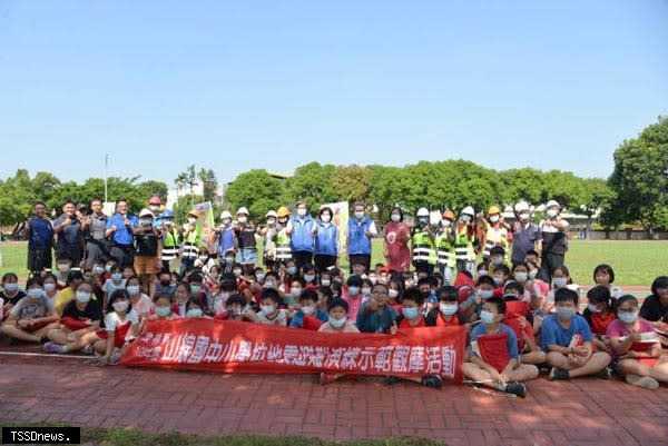 一0九年度國家防災日 雲林縣各級學校防震防災總動員。(記者劉春生攝)