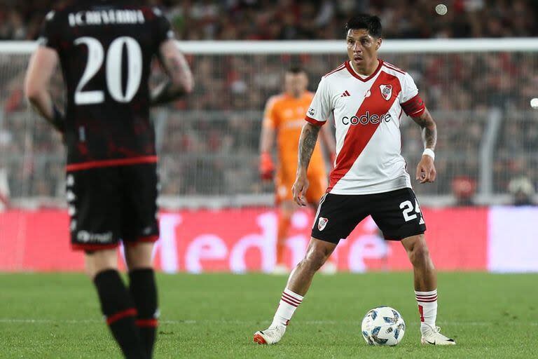 El capitán Enzo Pérez vuelve este domingo a la titularidad tras cumplir una fecha de suspensión en el partido anterior