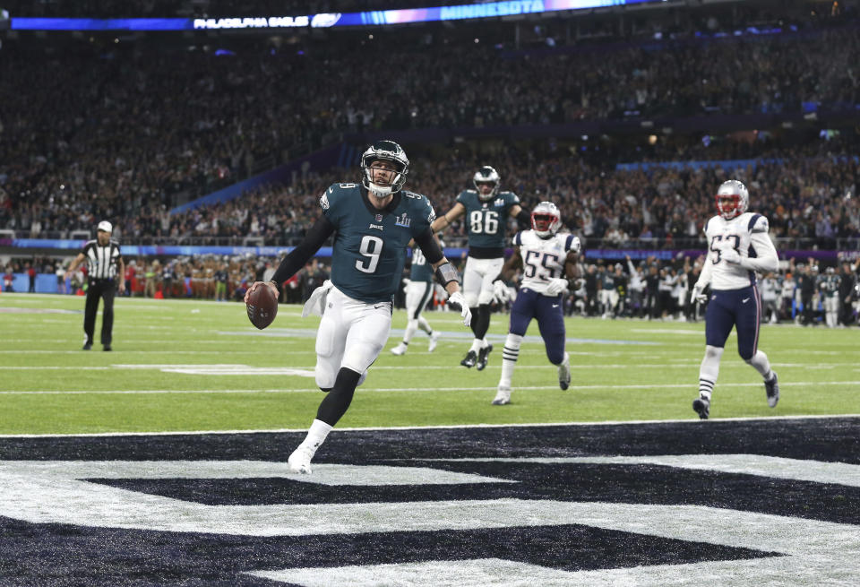 Philadelphia Eagles quarterback Nick Foles catches a touchdown pass from tight end Trey Burton, background, in the second quarter against the New England Patriots in Super Bowl LII. (AP)