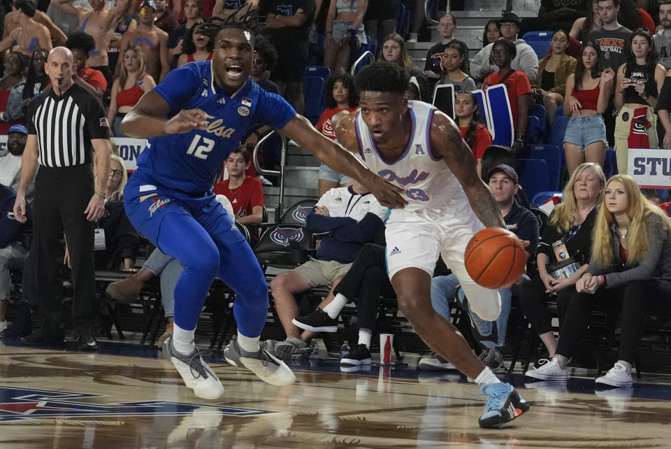 Florida Atlantic guard Brandon Weatherspoon (23) dribbles the ball as Tulsa forward Carlous Williams (12) defends during the first half of an NCAA college basketball game, Saturday, Feb. 3, 2024, in Boca Raton, Fla. (AP Photo/Marta Lavandier)