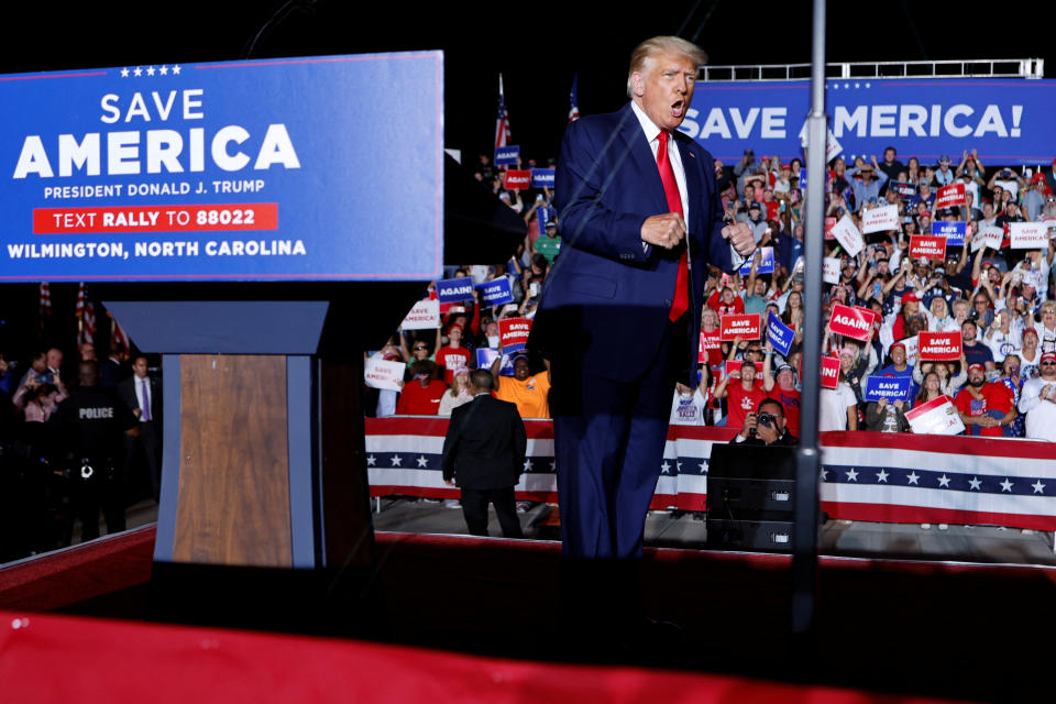 Former U.S. President Donald Trump rallies with his supporters at Wilmington International Airport in Wilmington, North Carolina, U.S. September 23, 2022. (Jonathan Ernst/Reuters)