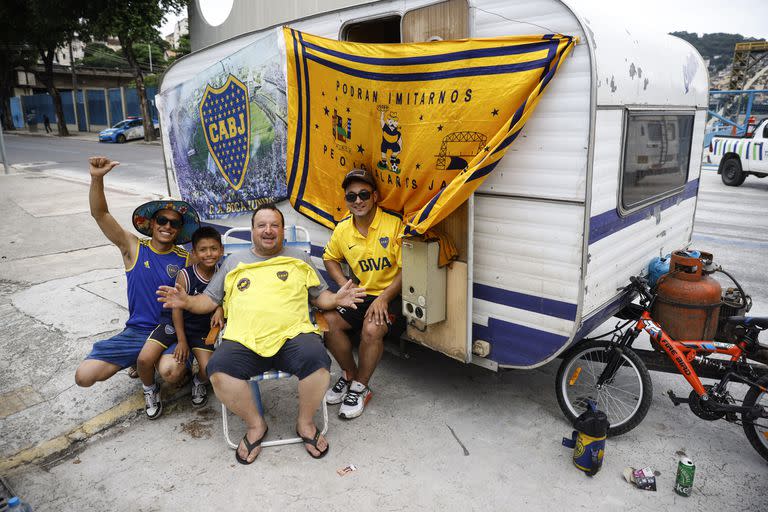 Los Dotto, los primeros hinchas de Boca en plantar la bandera azul y oro en el Sambódromo de Río de Janeiro