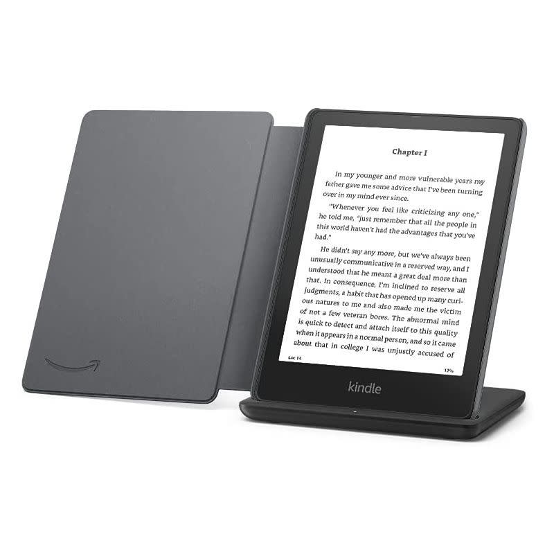 Kindle Paperwhite Signature Edition Essentials Bundle