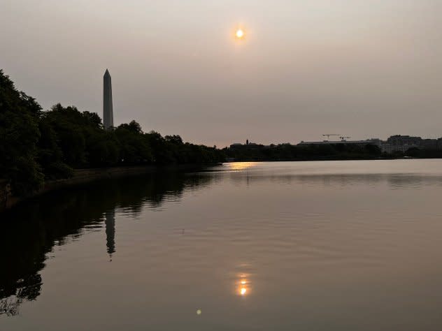 Wildfire smoke washington monument