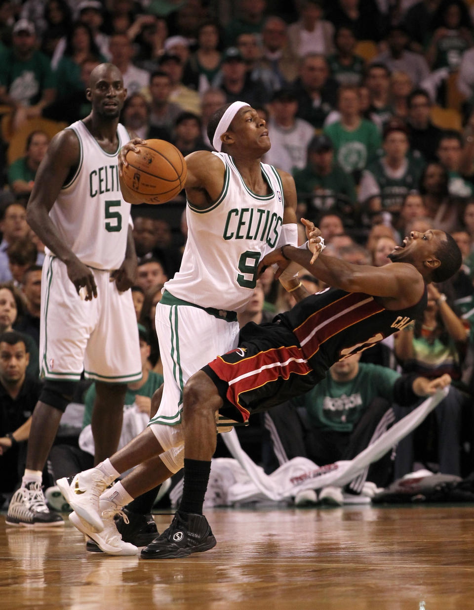 BOSTON, MA - JUNE 03: Rajon Rondo #9 of the Boston Celtics drives against Mario Chalmers #15 of the Miami Heat in tthe second half of Game Four of the Eastern Conference Finals in the 2012 NBA Playoffs on June 3, 2012 at TD Garden in Boston, Massachusetts. NOTE TO USER: User expressly acknowledges and agrees that, by downloading and or using this photograph, User is consenting to the terms and conditions of the Getty Images License Agreement. (Photo by Jim Rogash/Getty Images)