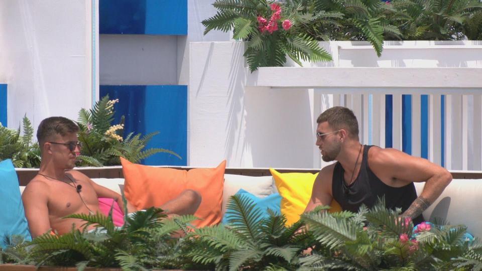 mitch and zach have a chat on love island season 10