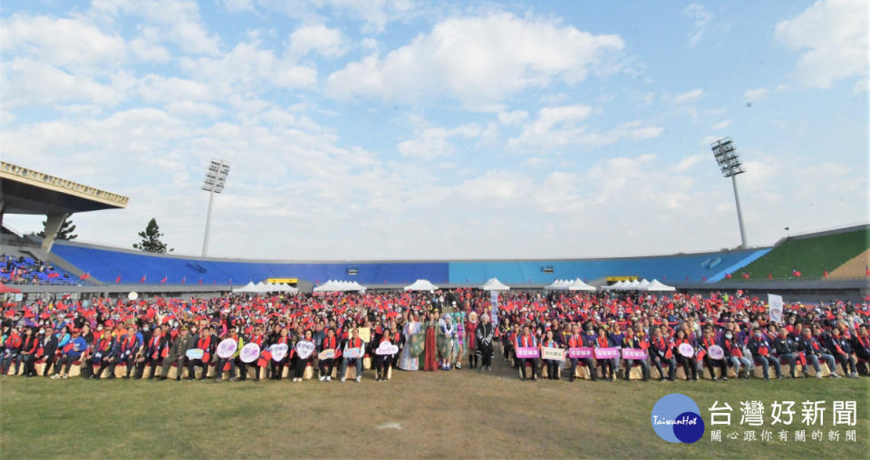 彰化縣慶祝中華民國113年元旦升旗典禮，在彰化體育館舉行。圖／記者鄧富珍翻攝