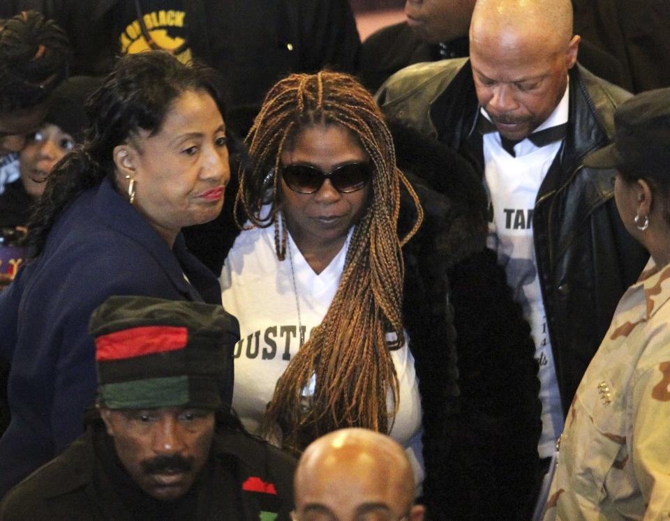 Samaria Rice (C) leaves the funeral services of her son Tamir Rice in Cleveland, Ohio December 3, 2014. Rice had an Airsoft-type replica gun that resembles a semiautomatic pistol and was fatally shot by a patrol officer after a 911 call reported someone pointing a gun at people at the Cudell Recreation Center. REUTERS/Aaron Josefczyk (UNITED STATES - Tags: CRIME LAW OBITUARY)
