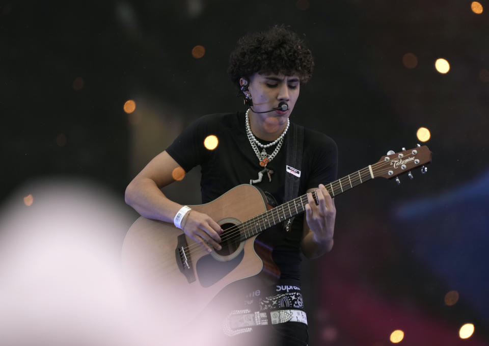 ARCHIVO - DannyLux durante su presentación en el primer día del festival Arre en la Ciudad de México el 9 de septiembre de 2023. (Foto AP/Fernando Llano, archivo)