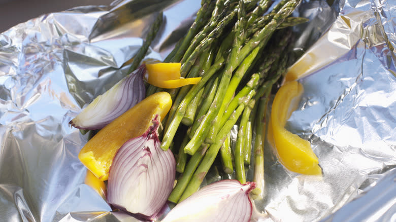 Asparagus, bell pepper, and red onion in foil