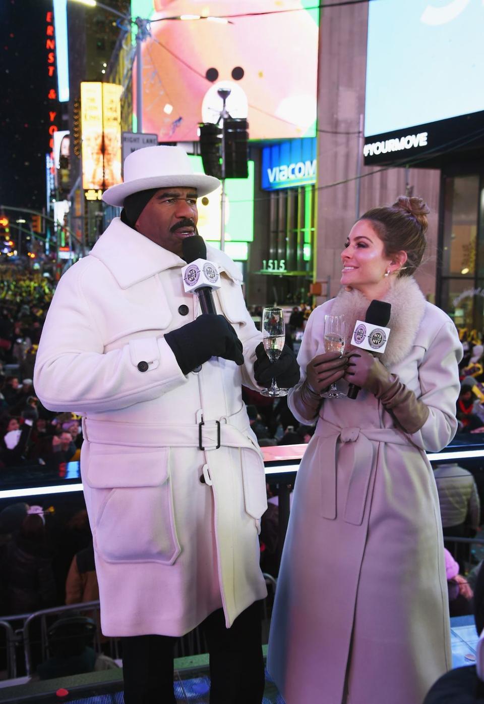 Steve Harvey’s All-White Outfit