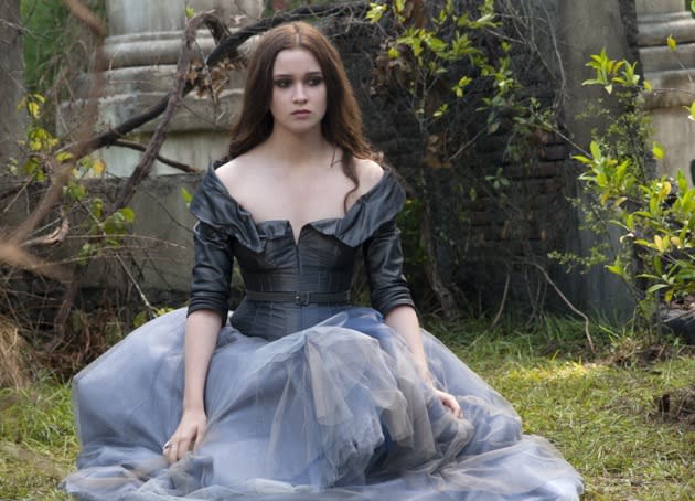 REVIEW: 'Beautiful Creatures' Contains Little Of The Original Novel But Plenty Of Rebel 'Tude