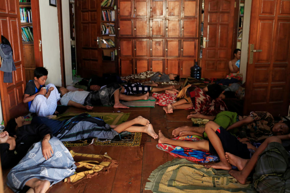 Indonesian students fast, and study, during Ramadan