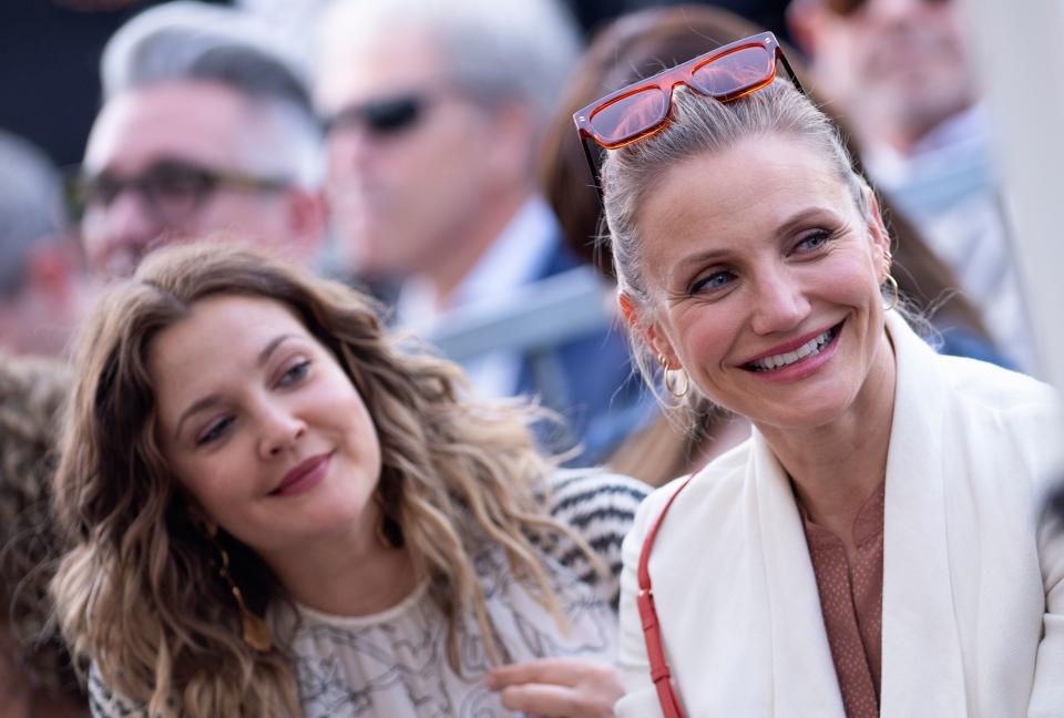 Drew Barrymore y Cameron Díaz. (Photo credit should read VALERIE MACON/AFP via Getty Images)