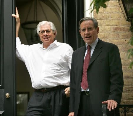 Carl Bernstein (L) and Bob Woodward, the Washington Post reporters who broke the Watergate scandal in the 1970's, stand outside Woodward's home in Washington, June 1, 2005. REUTERS/Jason Reed