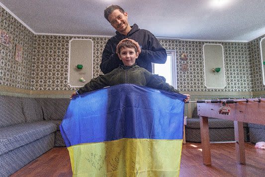 Orlando Bloom avec un petit garçon ukrainien