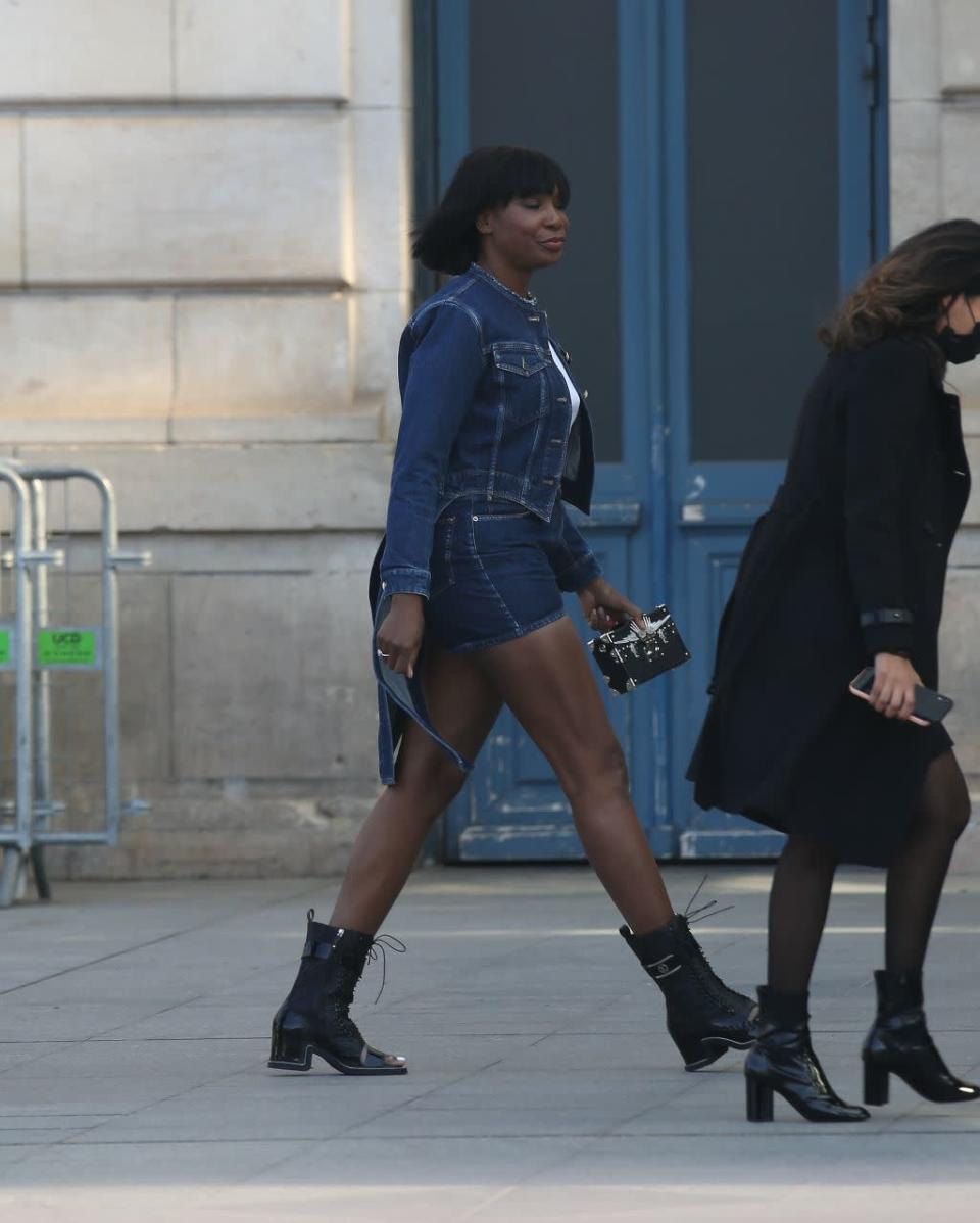 Venus Williams aperçue au défilé Louis Vuitton lors de la Fashion Week de Paris le 7 mars 2022. - Crédit : SplashNews.com