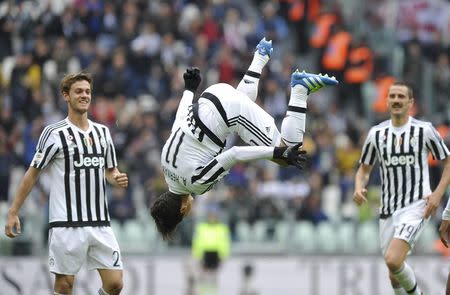 Football Soccer - Juventus v Carpi - Italian Serie A - Juventus stadium, Turin, Italy - 01/05/16 Juventus' Hernanes celebrates after scoring a goal against Carpi. REUTERS/Giorgio Perottino