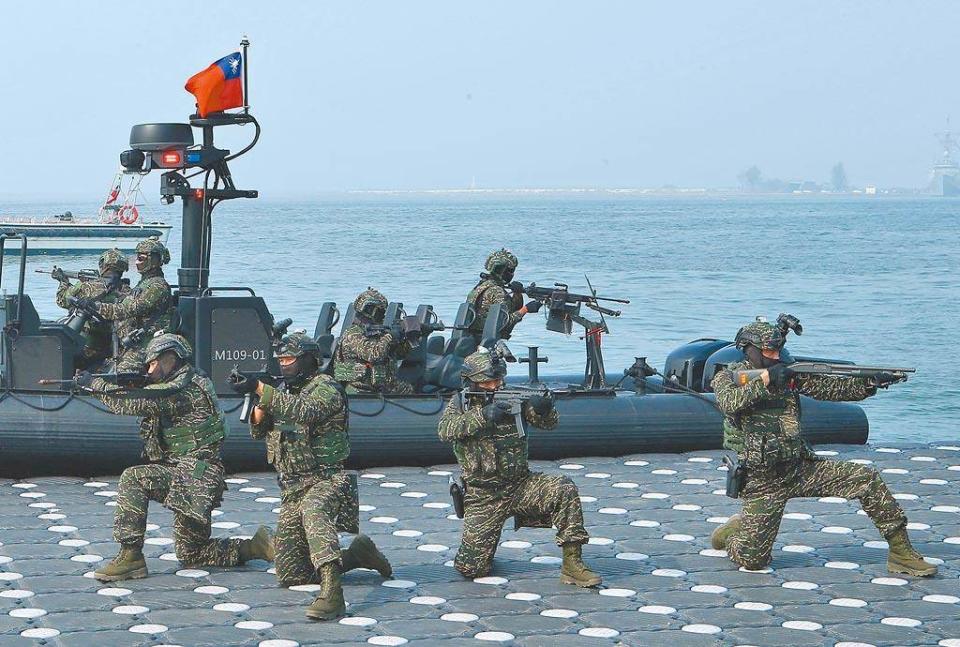 圖為我國海軍陸戰隊進行兩棲登陸作戰訓練。（示意圖／本報資料照片）