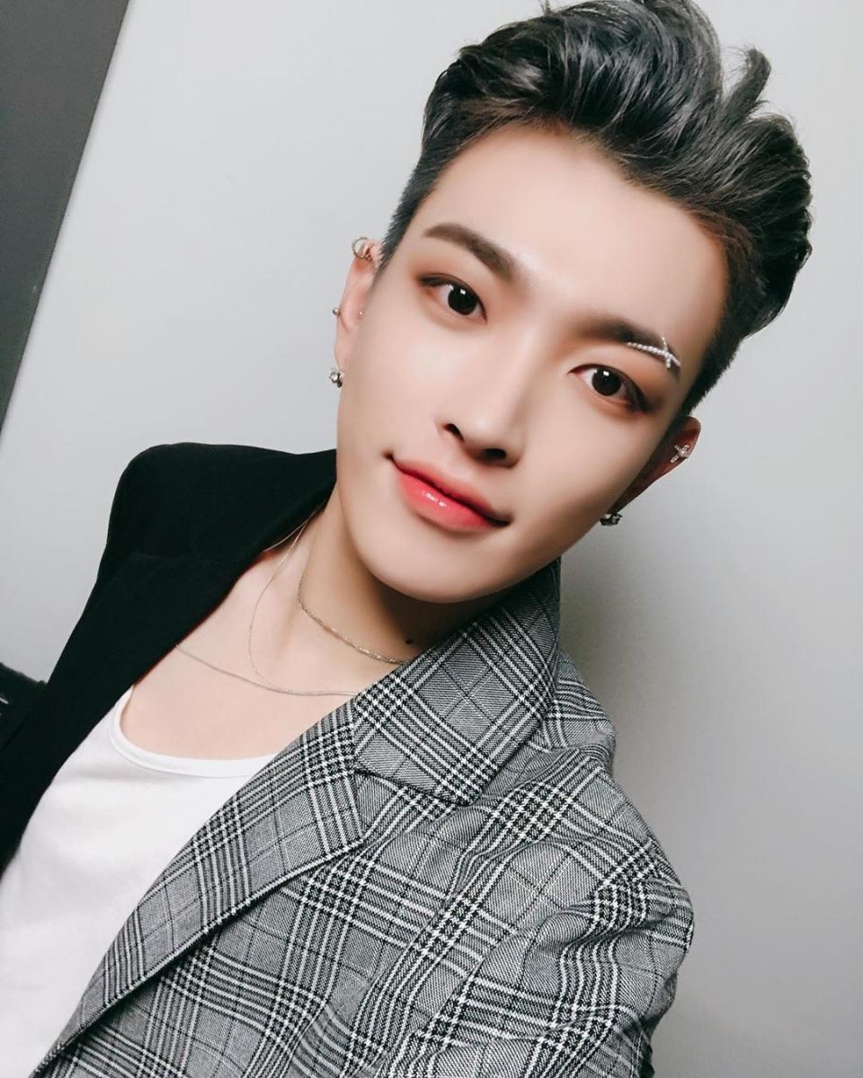 Hongjoong's Pearl Brow  