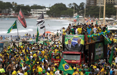 People take part in a pro-government demonstration near Copacabana beach in Rio de Janeiro, Brazil May 26, 2019. REUTERS/Ricardo Moraes