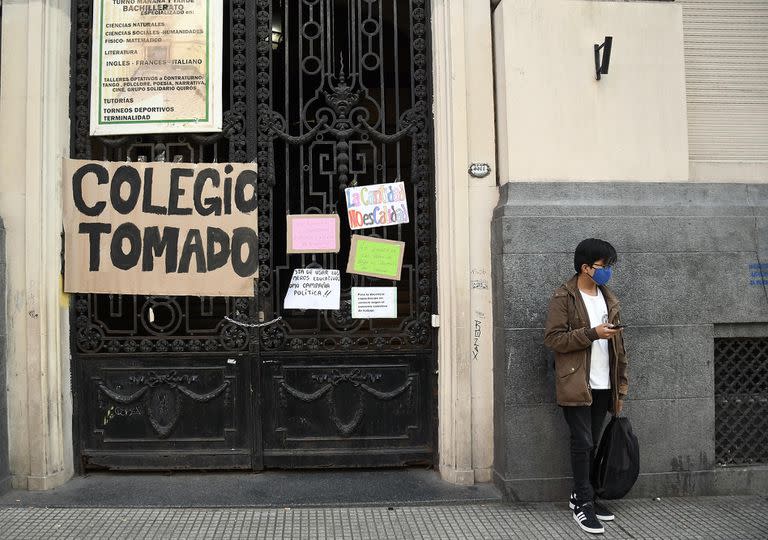 Continúa la toma en algunos colegios en CABA, el Mariano Acosta ya terminó con la medida