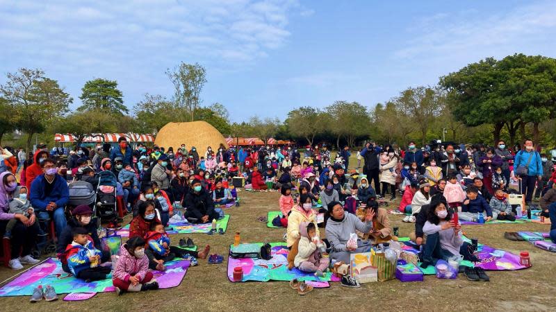 花在彰化溪州公園破65萬人次　親子野餐賞鯊魚輕航機沖天