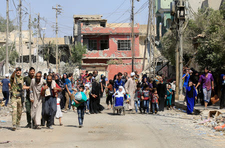 Displaced Iraqi people who fled from clashes are pictured in western Mosul, Iraq, June 3, 2017. REUTERS/Alaa Al-Marjani