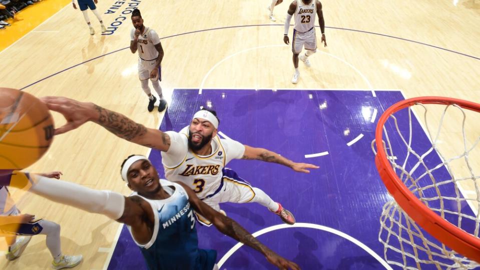 Minnesota Timberwolves v Los Angeles Lakers