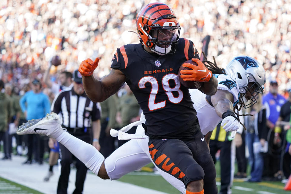 Cincinnati Bengals running back Joe Mixon (28) runs past Carolina Panthers linebacker Shaq Thompson, right, for a touchdown during the second half of an NFL football game, Sunday, Nov. 6, 2022, in Cincinnati. (AP Photo/Joshua A. Bickel)