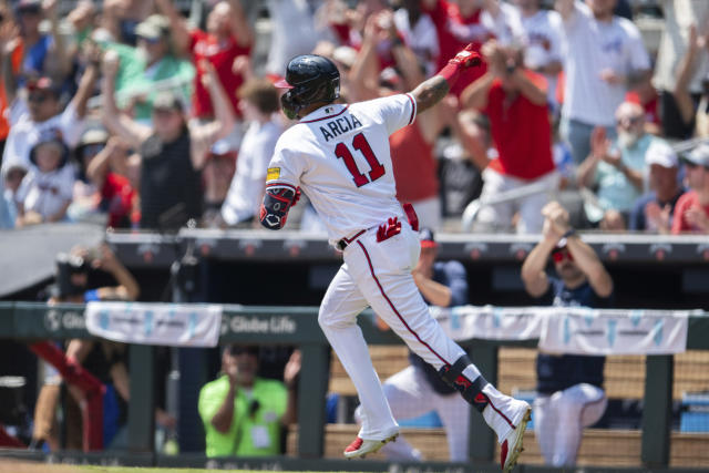 Joc Pederson's catch helps Braves hold off Giants 6-5