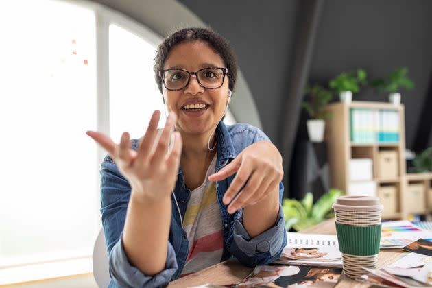 Simple hand gestures can make a huge impact when you are speaking. (Photo: fotostorm via Getty Images)