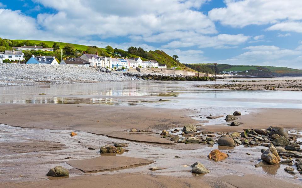 Amroth uk summer heatwave hot weather 2022 alternatives busy uk beaches busiest quiet - Getty