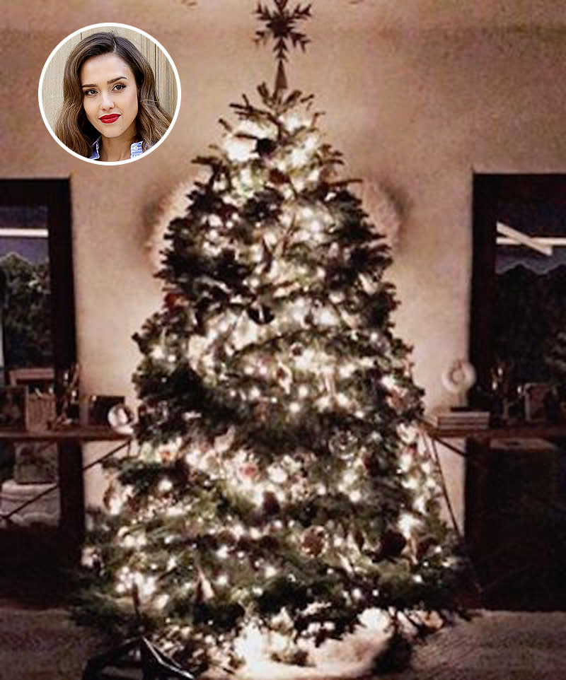 <p>Jessica Alba really knows how to light up a room … with her Christmas tree! “Merry Merry,” she captioned this snap. (Photo: <a rel="nofollow noopener" href="https://www.instagram.com/p/BNvaT3JB9X-/" target="_blank" data-ylk="slk:Instagram;elm:context_link;itc:0;sec:content-canvas" class="link ">Instagram</a>/Getty Images) </p>