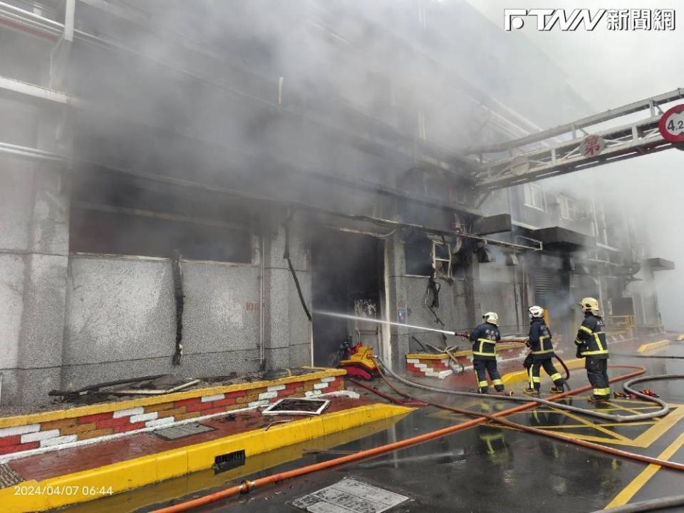 位在新北市泰山區南林路的南亞塑膠林口二廠發生火警，由於現場存放大約300噸的塑膠原料