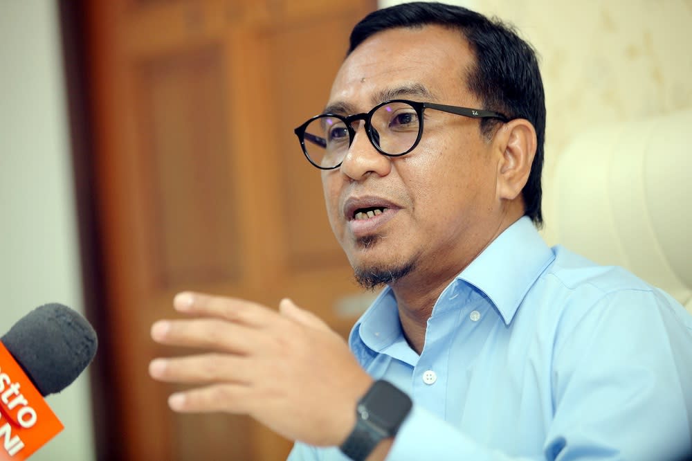 Datuk Zainol Fadzi Paharudin said Umno is helming the Perak government now only because it has Perikatan Nasional’s support. — Picture by Farhan Najib