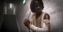 En esta imagen difundida por Universal Pictures, Lupita Nyong'o actúa en una escena de "Us", la nueva película de Jordan Peele. (Claudette Barius/Universal Pictures vía AP)