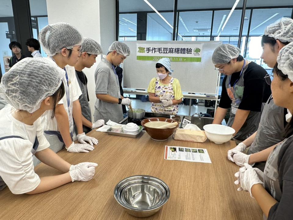 古川高校安排毛豆麻糬製作小團體活動 (北市教育局提供)