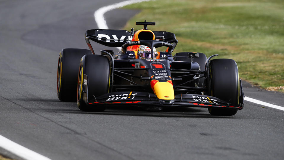 01 Max Verstappen, Oracle Red Bull Racing, RB18, action during the Formula 1 Grand Prix of Great Britain at Silverstone circuit from 31st of June to 3rd of July, 2022 in Northampton, England. (Photo by Gongora/NurPhoto via Getty Images)