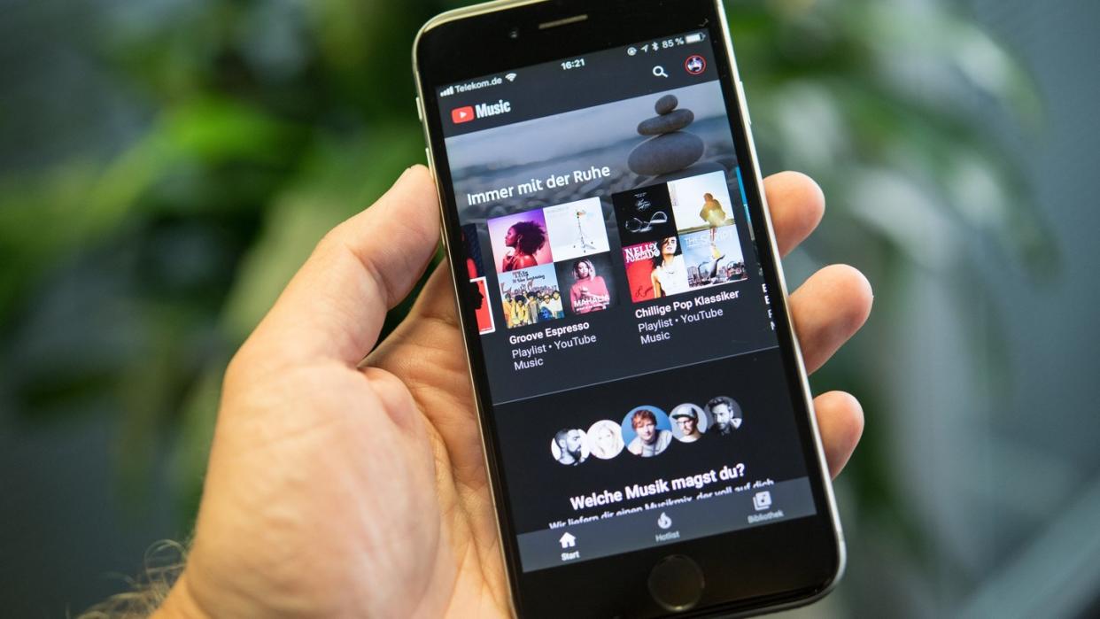 Musikstreaming und Videos in einer App gibt es mit Youtubes neuen Bezahlangeboten Youtube Music Premium und Youtube Premium. Foto: Robert Günther