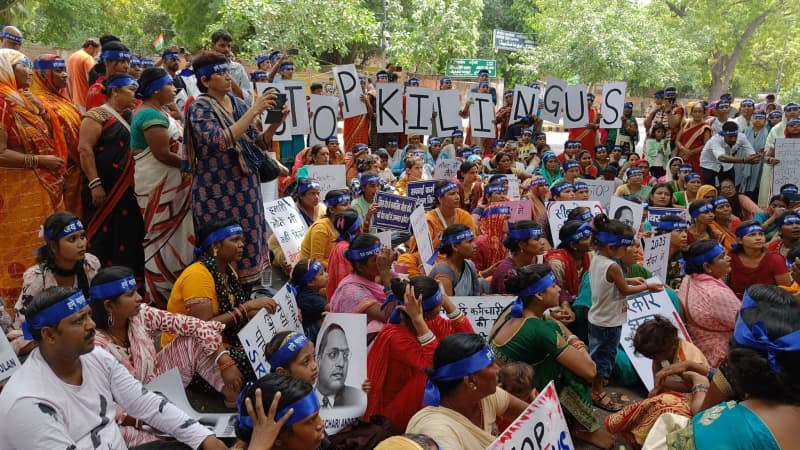 Indian women sanitation workers gather at Jantar Mantar in the heart of New Delhi to protest against death in the dangerous work of cleaning septic tanks and drains. The #StopKillingUs campaign was organized by the Safai Karmachari Andolan, a women workers' movement. Sunrita Sen/dpa