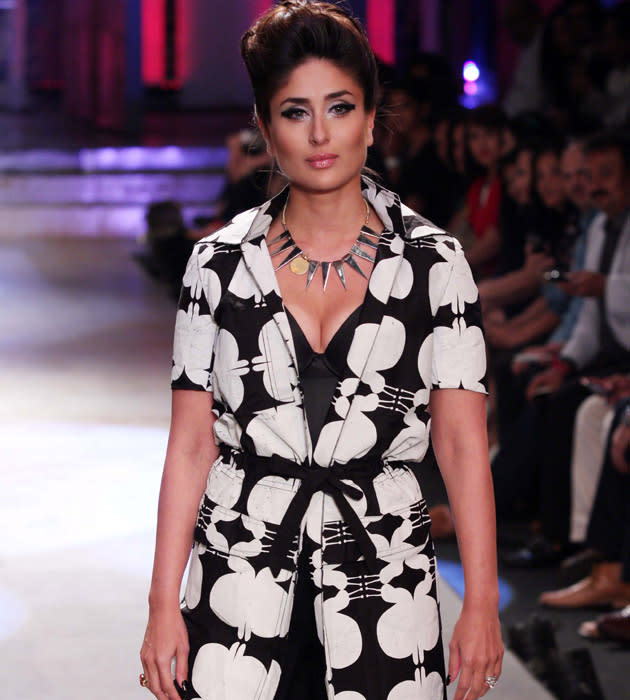 Kareena sizzles on the ramp